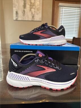 Brooks Adrenaline GTS 22 Womens Size 7.5D Blue Athletic Running Shoes Sneakers